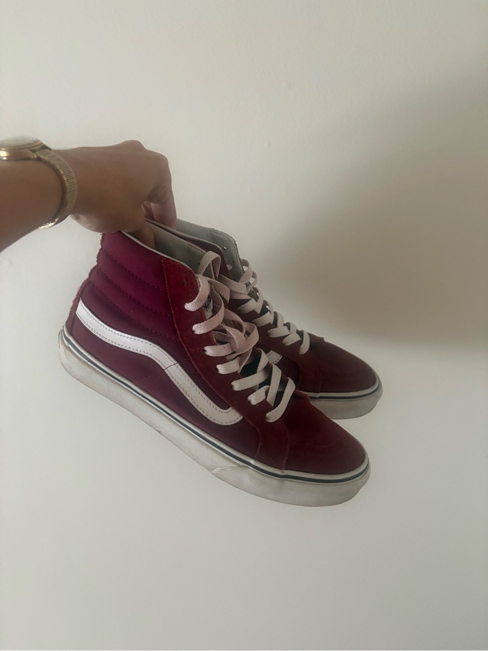 Vans Sk8-Hi High-Top Sneakers in Burgundy. Women’s 7.5 - 38